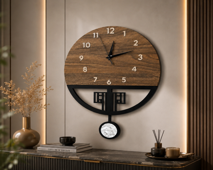 Doğal Ahşap Görünümlü Sessiz Duvar Saati – Modern Sarkaçlı Ev Dekor Saati 40x65 CM